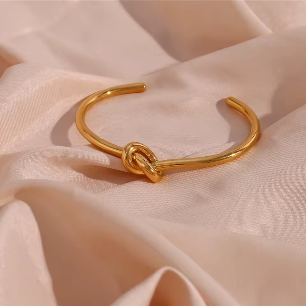 Knot Bracelet 18K Gold Stainless Steel